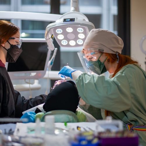 implantologie dentaire Bucarest